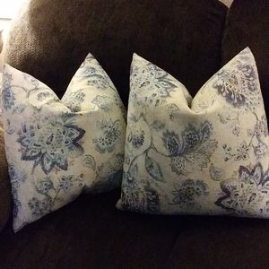 🌼Kirkland's Throw Pillow
